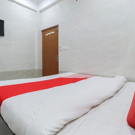 Oyo 69378 Trilok Dham Hotel Vrindāvan Esterno foto