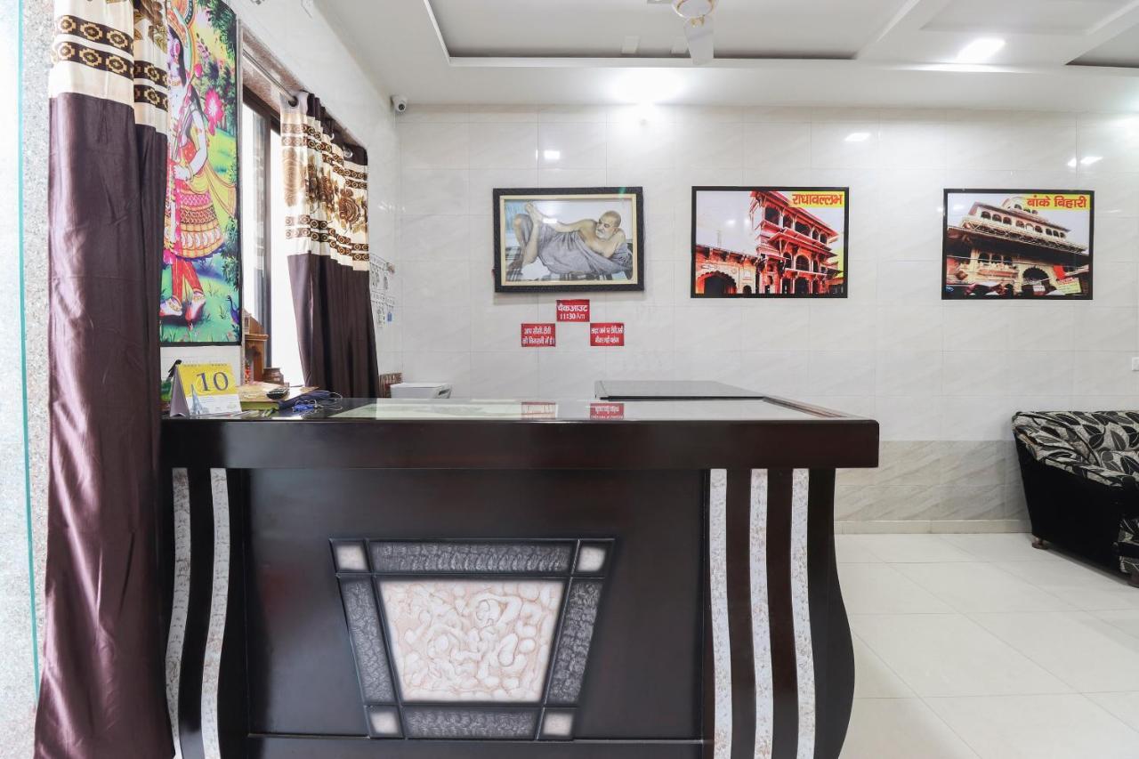 Oyo 69378 Trilok Dham Hotel Vrindāvan Esterno foto