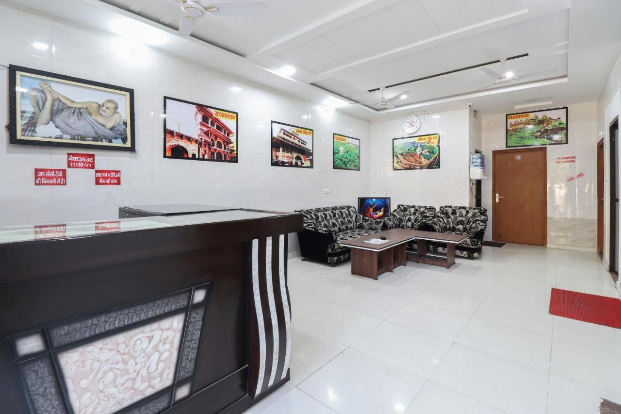 Oyo 69378 Trilok Dham Hotel Vrindāvan Esterno foto