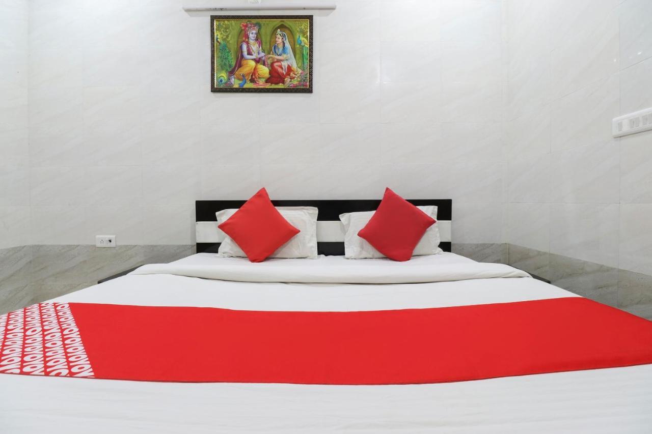 Oyo 69378 Trilok Dham Hotel Vrindāvan Esterno foto